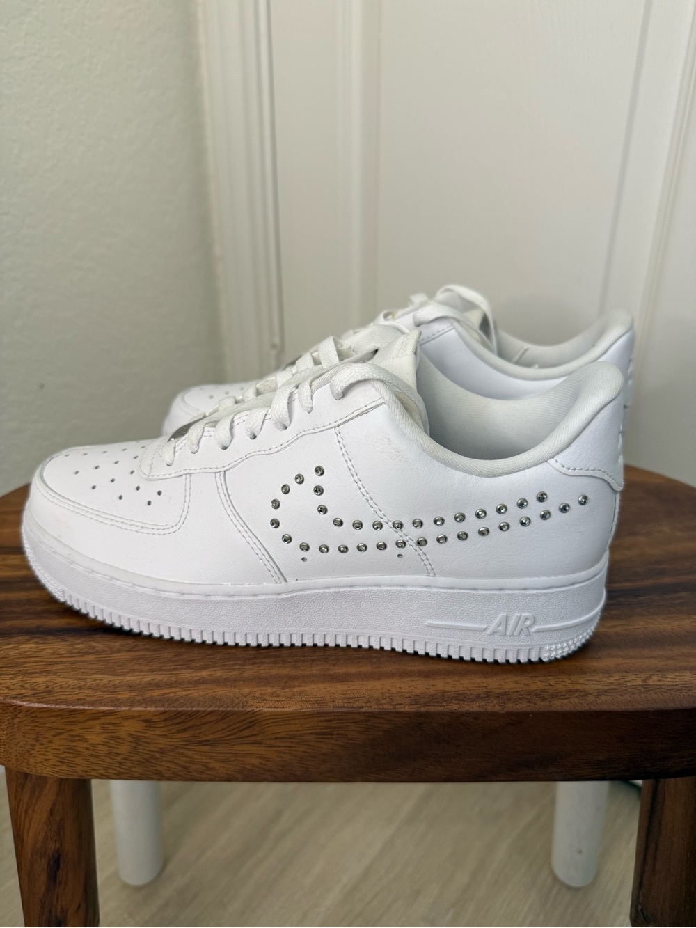 Nike Air Force 1 '07 'Studded Swoosh sz 8.5